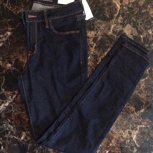 NWT! Old Navy Rockstar Mid-Rise Skinny Jeans